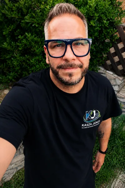 János profilképe